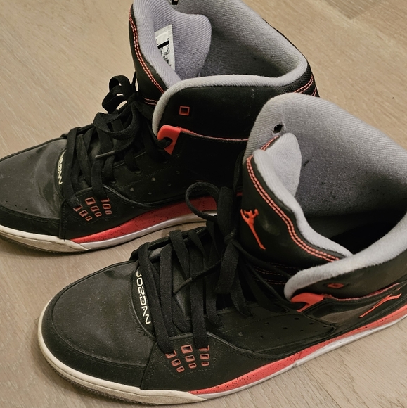 Nike Air Jordan - Picture 2 of 4